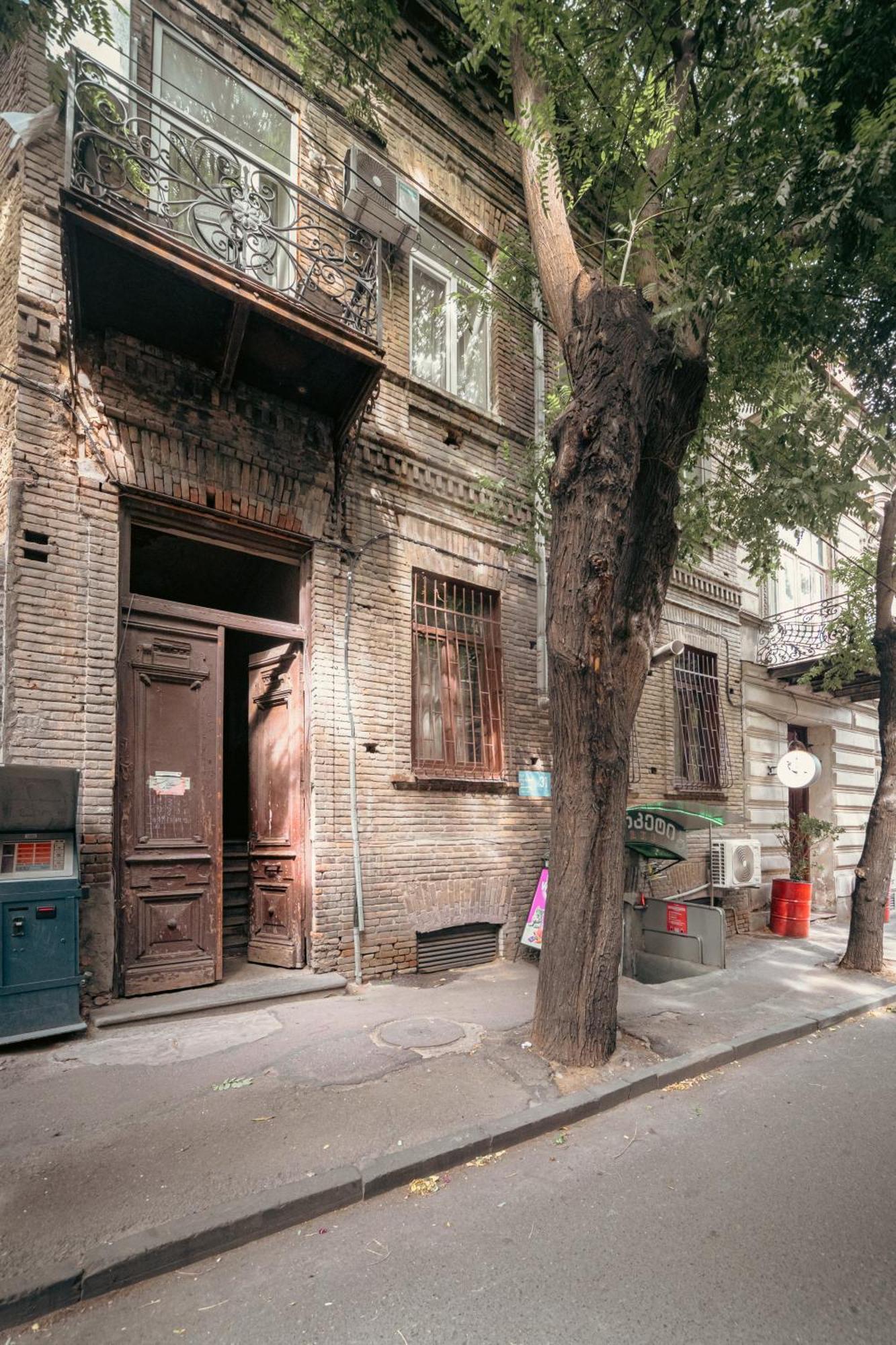 Guest House Tabukashvili 31 Тбилиси Екстериор снимка